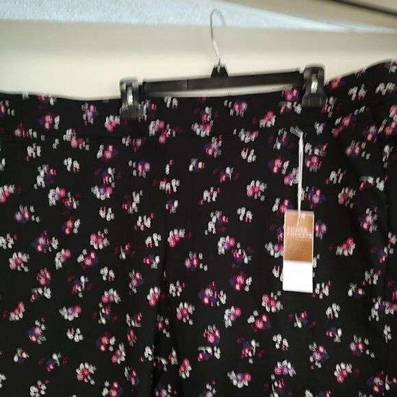 New Lane Bryant The Allie Black Flowered Skinny Ankle Stretch Pants Women's 26R - Picture 2 of 2